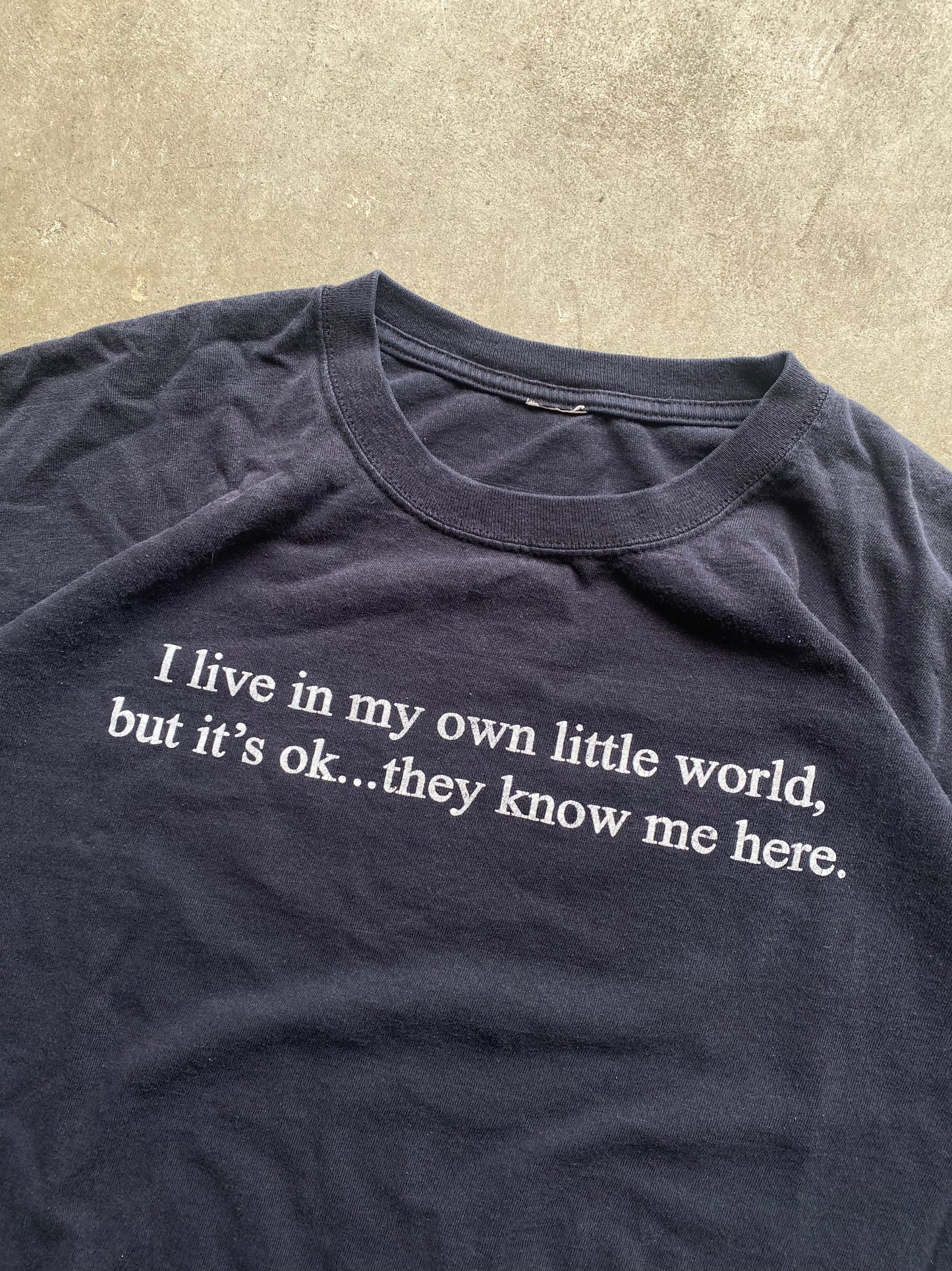 Own little World quote tee - XL