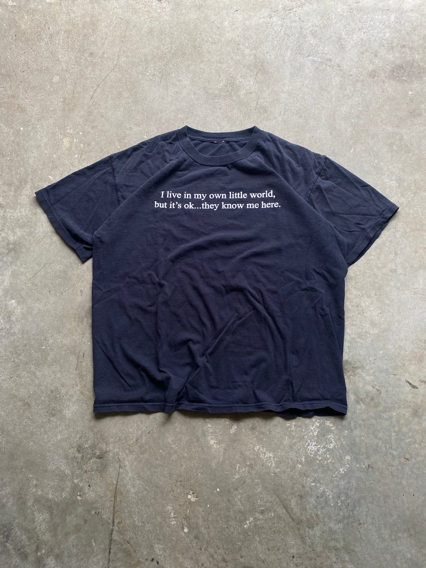 Own little World quote tee - XL